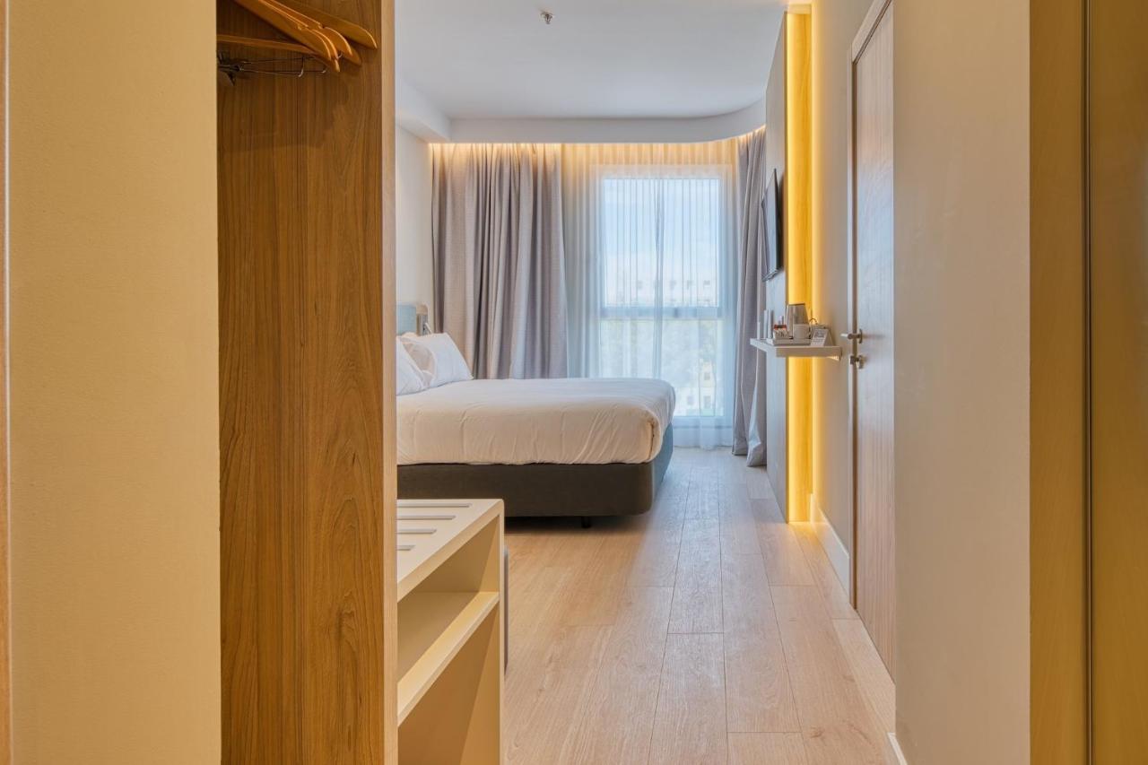 Holiday Inn Express - Madrid - Airport By Ihg Exterior foto