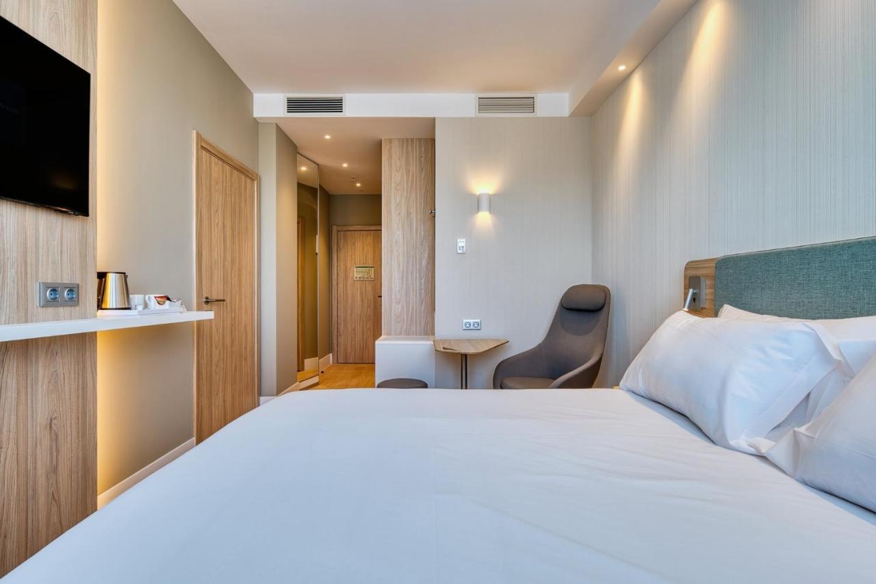 Holiday Inn Express - Madrid - Airport By Ihg Exterior foto