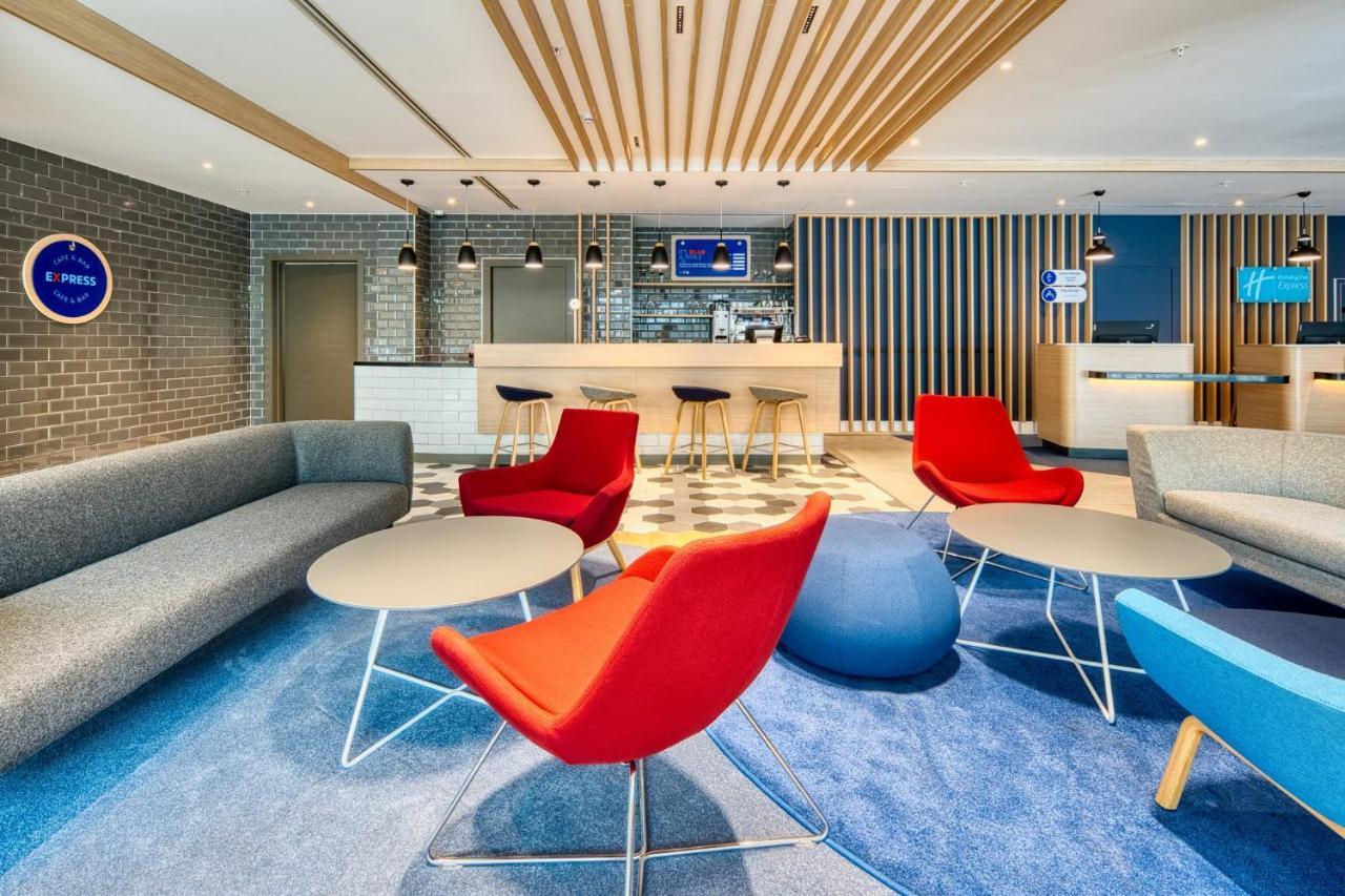 Holiday Inn Express - Madrid - Airport By Ihg Exterior foto