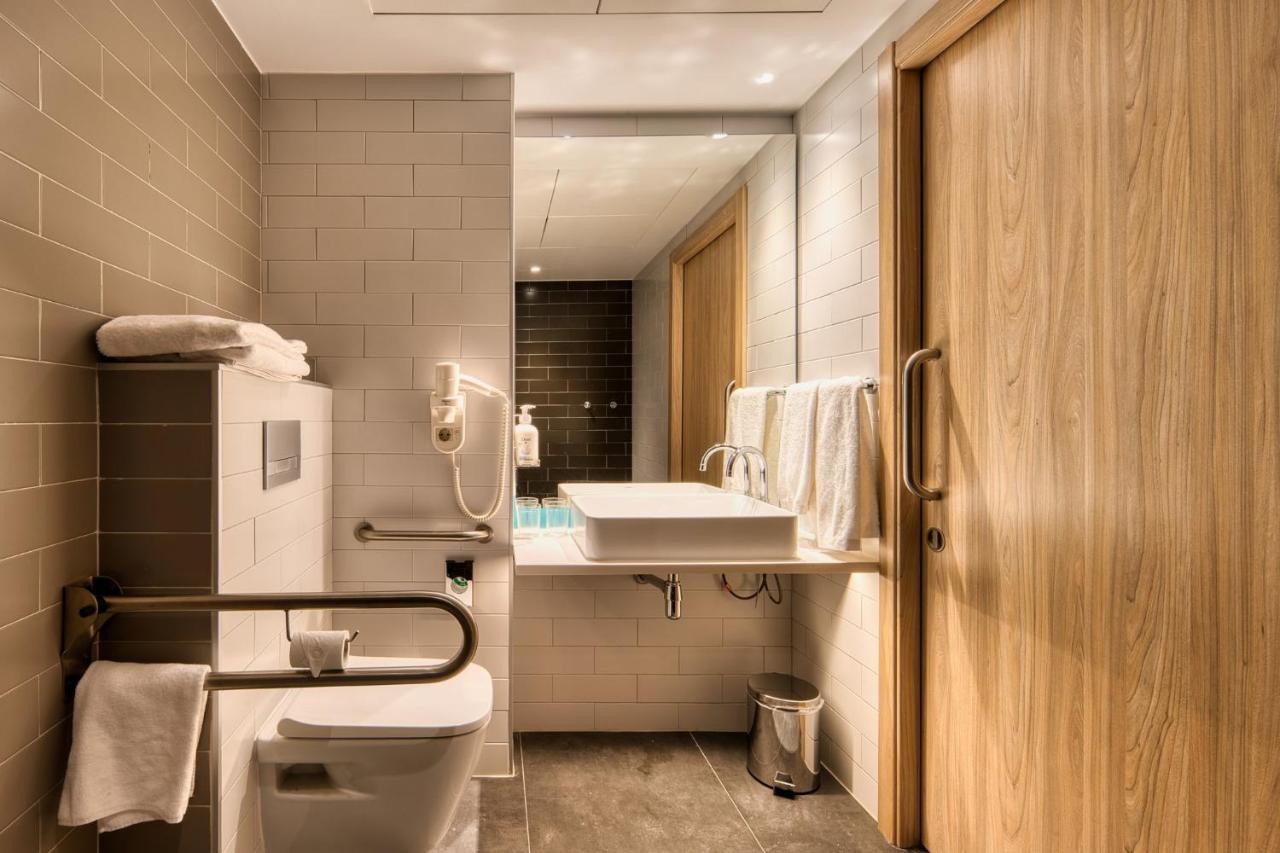 Holiday Inn Express - Madrid - Airport By Ihg Exterior foto