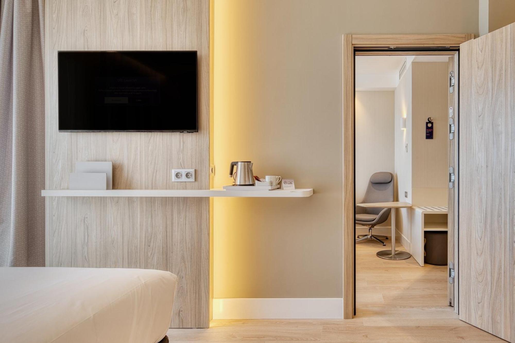 Holiday Inn Express - Madrid - Airport By Ihg Exterior foto